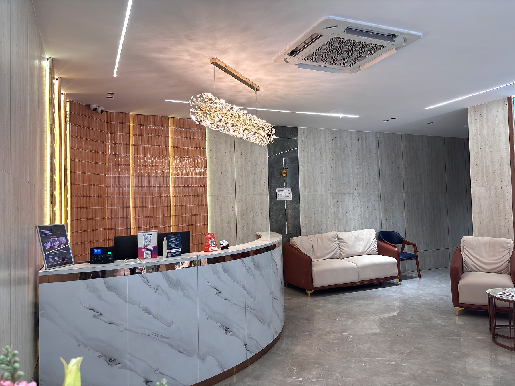 Hotel Gokul Inn reception and lobby