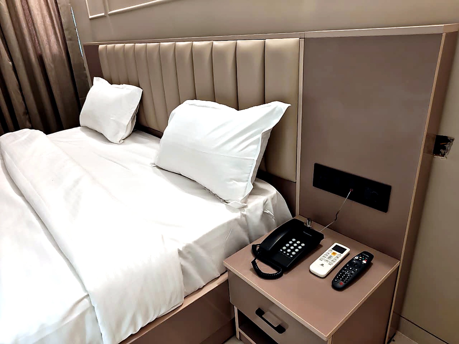 Room amenities with TV, tea and coffee maker